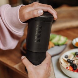 Wacaco Prestina (coal black) – a portable coffee maker